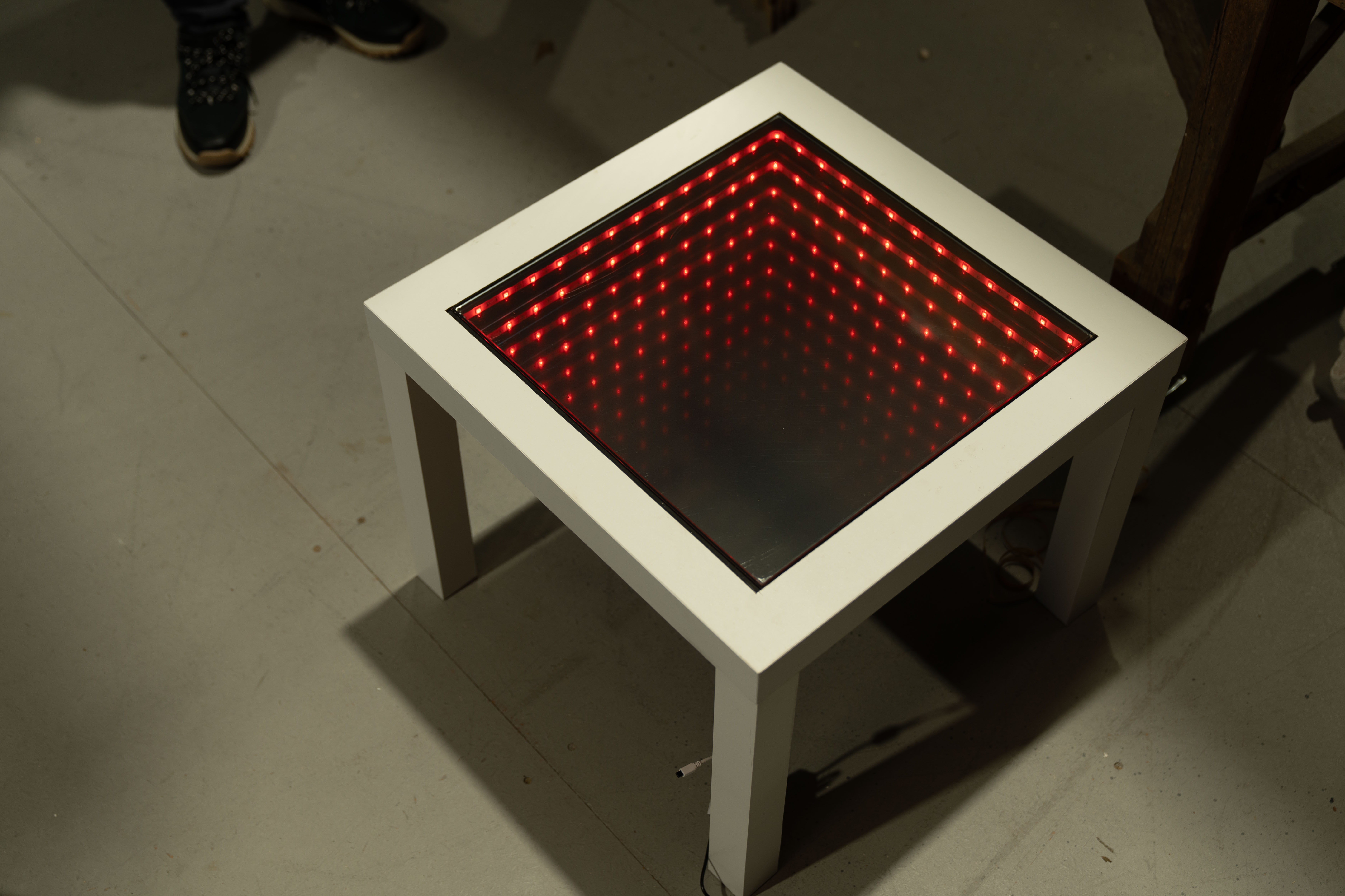 Infinity Table - red