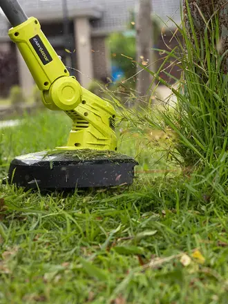 R18LTR24 RYOBI Line Trimmer in action